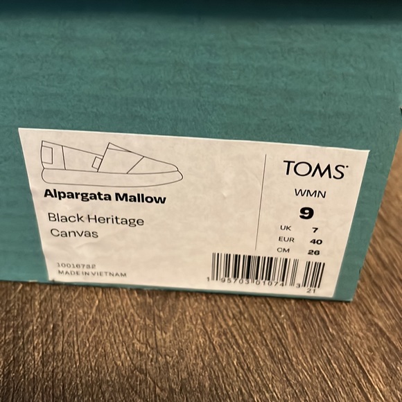 TOMS canvas slide on - Picture 2 of 7